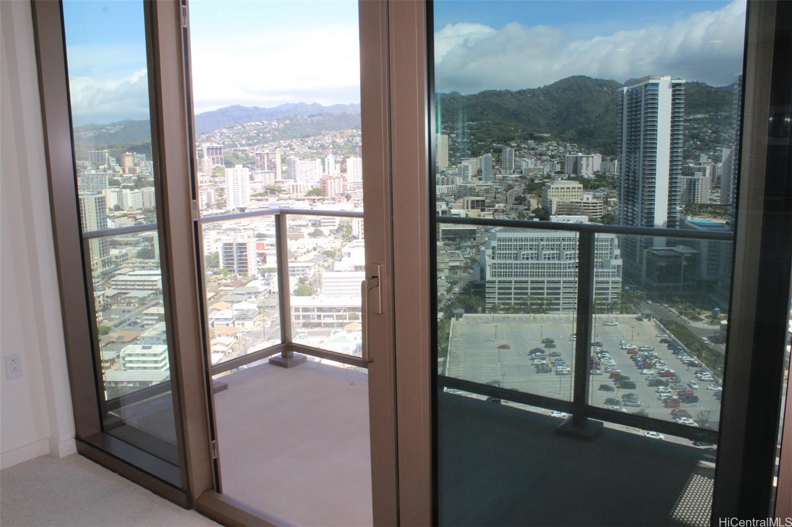Sky Ala Moana West condo # 3009, Honolulu, Hawaii - photo 2 of 25