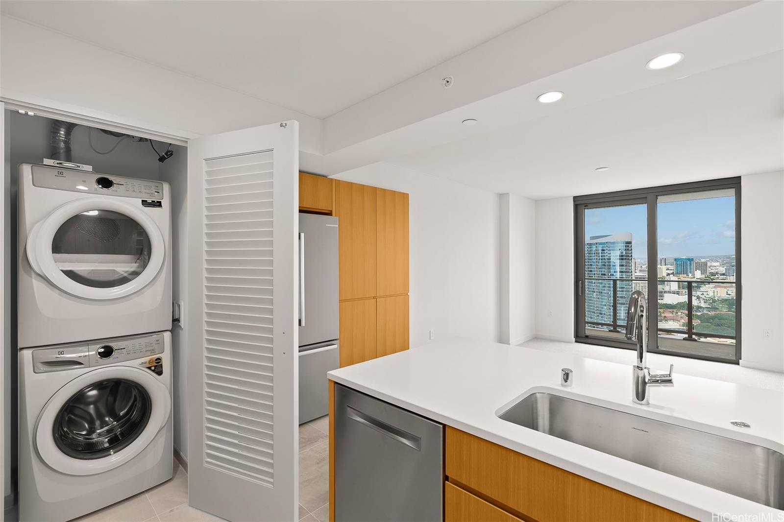 1388 Kapiolani Blvd Honolulu - Rental - photo 3 of 25