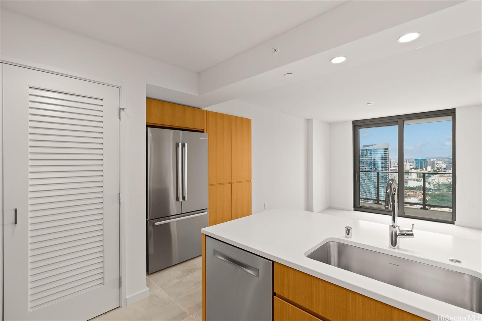 1388 Kapiolani Blvd Honolulu - Rental - photo 4 of 25