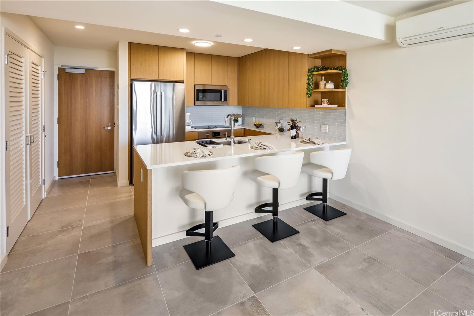 Sky Ala Moana West condo # 3906, Honolulu, Hawaii - photo 2 of 23