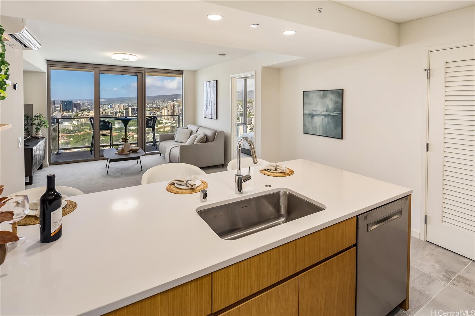 Sky Ala Moana West condo # 3906, Honolulu, Hawaii - photo 6 of 23