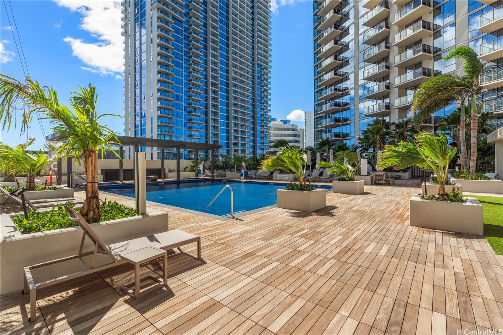 1388 Kapiolani Blvd Honolulu - Rental - photo 3 of 16