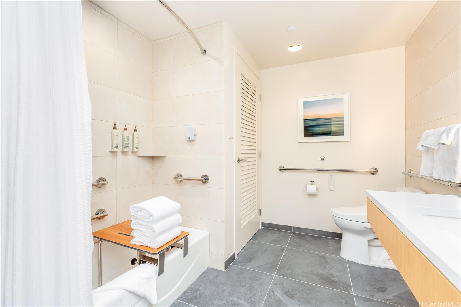 Sky Ala Moana East condo # 3002, Honolulu, Hawaii - photo 11 of 25