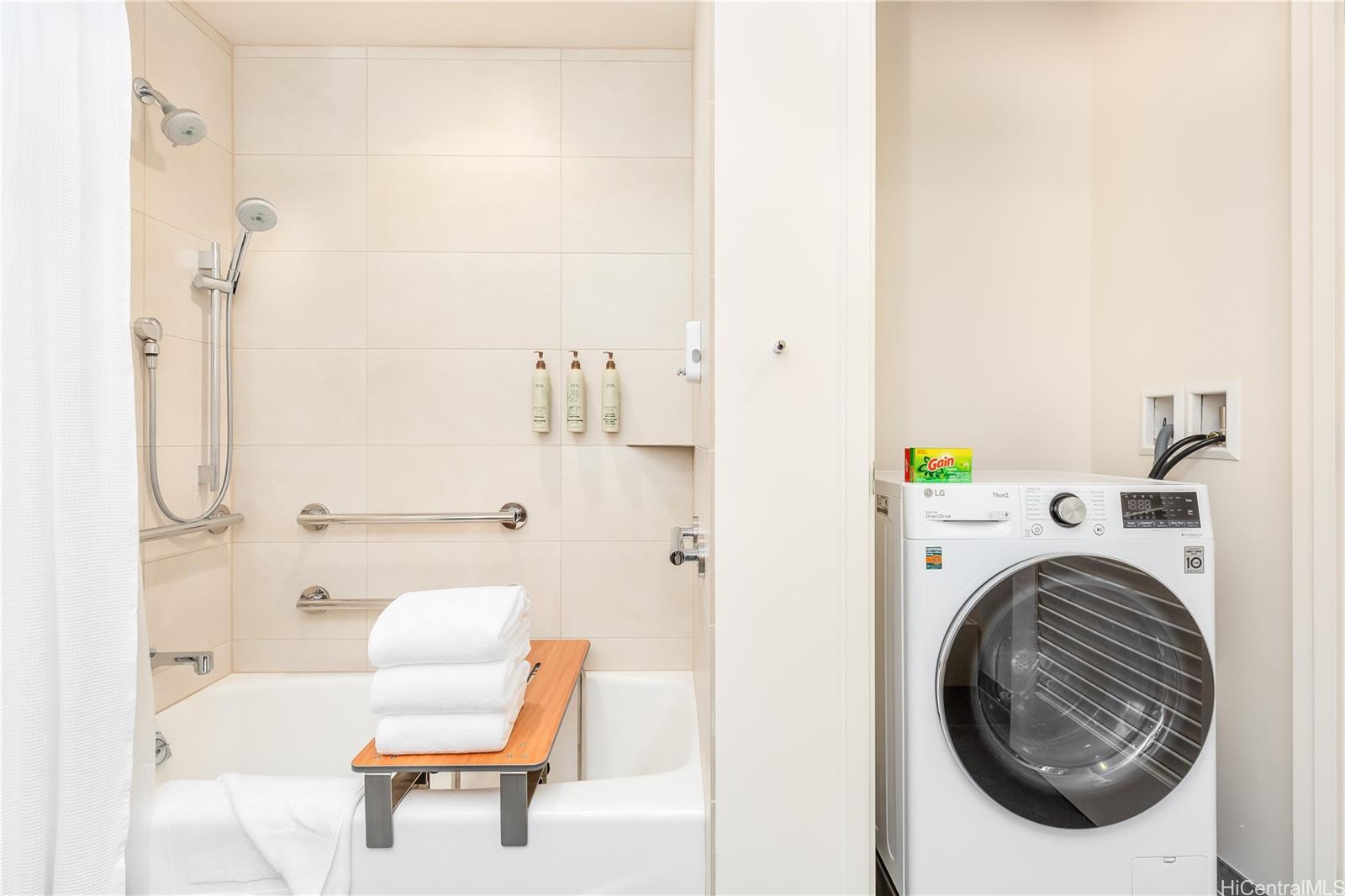 Sky Ala Moana East condo # 3002, Honolulu, Hawaii - photo 13 of 25