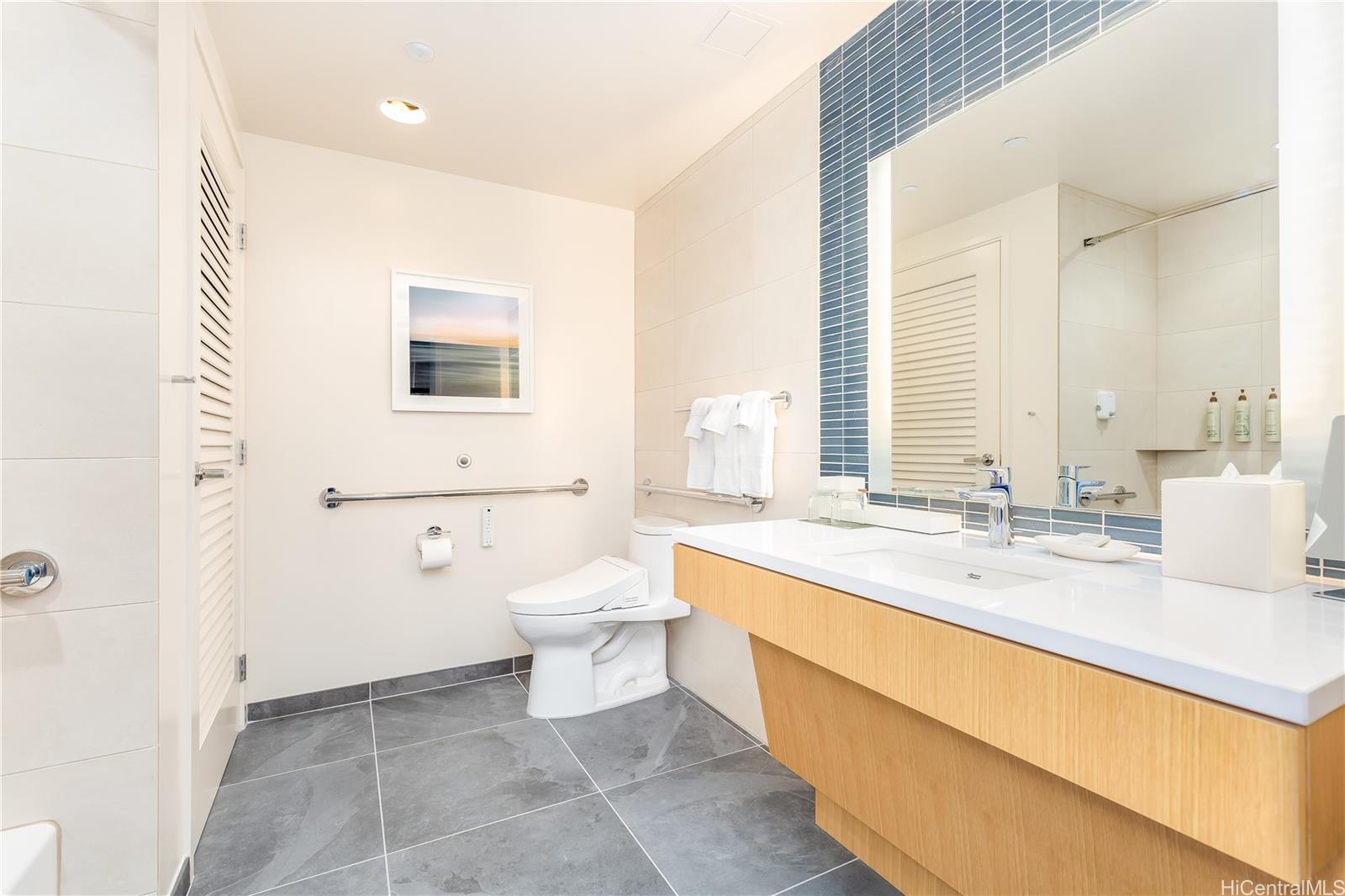 Sky Ala Moana East condo # 3002, Honolulu, Hawaii - photo 10 of 25