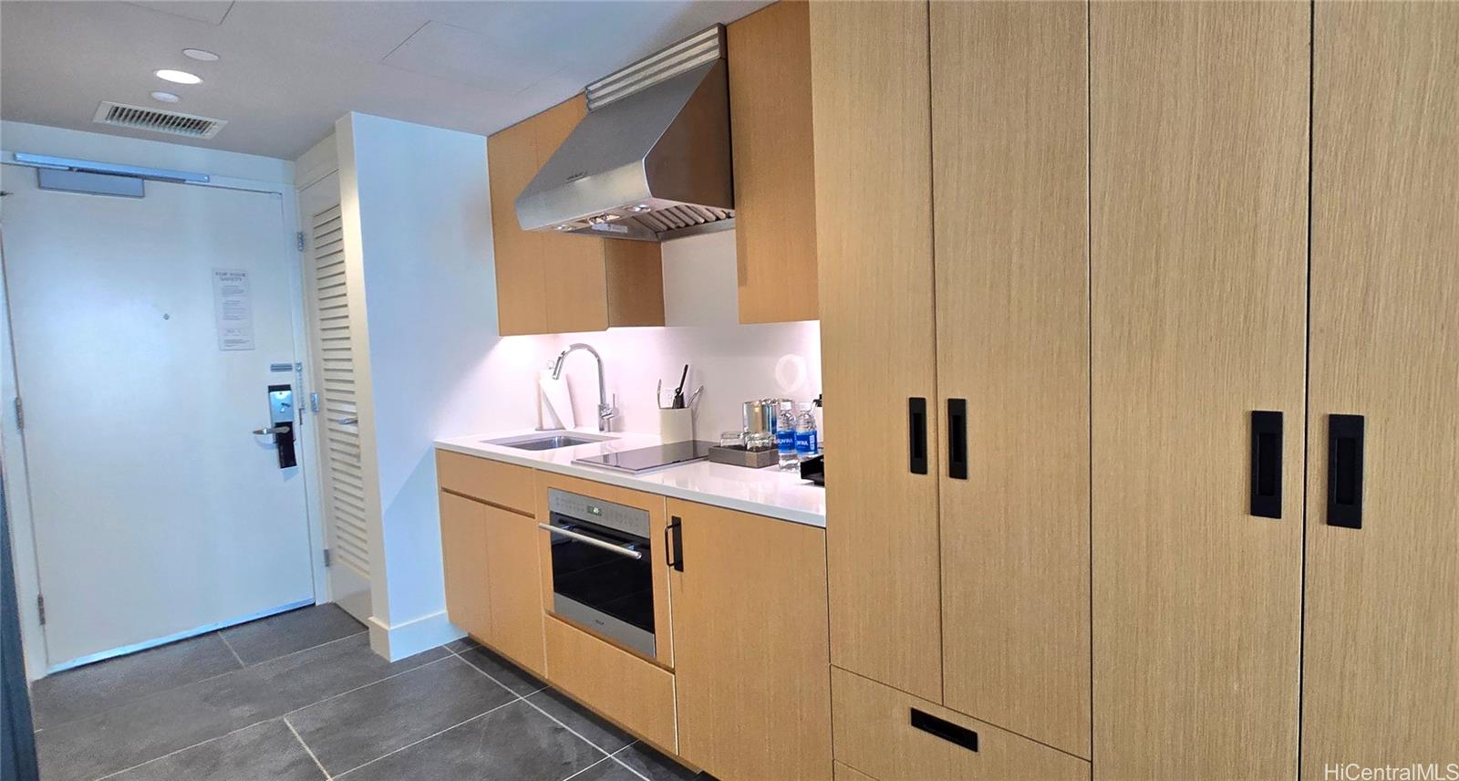 Sky Ala Moana East condo # 3104, Honolulu, Hawaii - photo 5 of 21