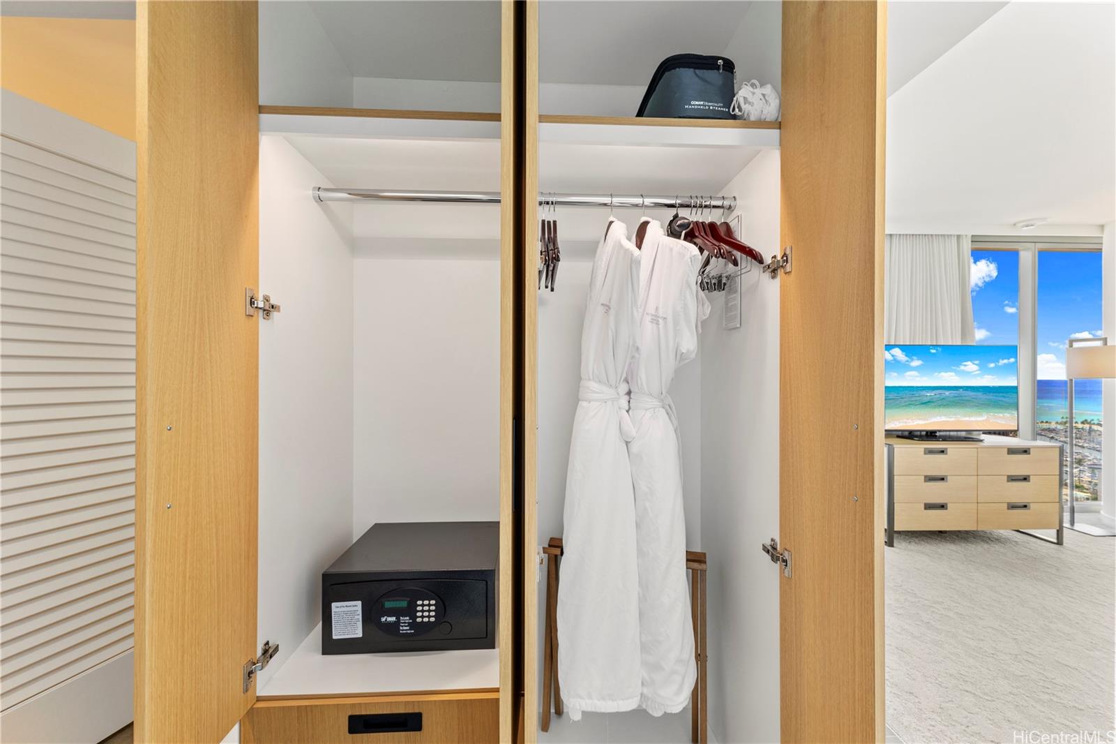 Sky Ala Moana East condo # 3201, Honolulu, Hawaii - photo 14 of 25