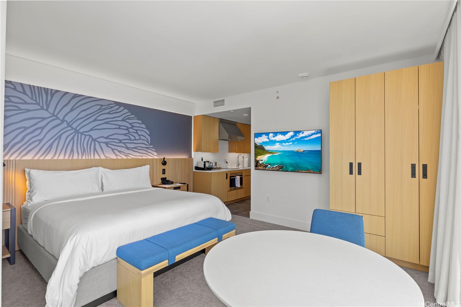 Sky Ala Moana East condo # 3204, Honolulu, Hawaii - photo 4 of 25