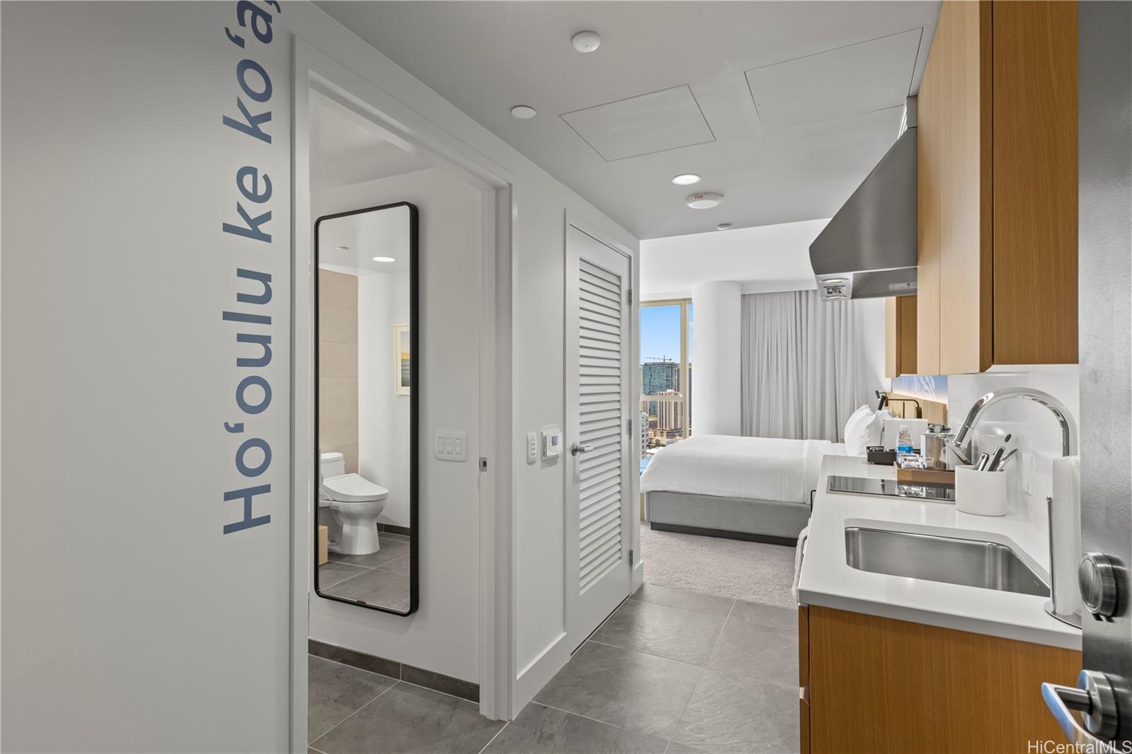 Sky Ala Moana East condo # 3204, Honolulu, Hawaii - photo 7 of 25