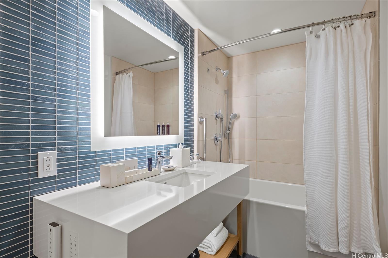 Sky Ala Moana East condo # 3204, Honolulu, Hawaii - photo 9 of 25