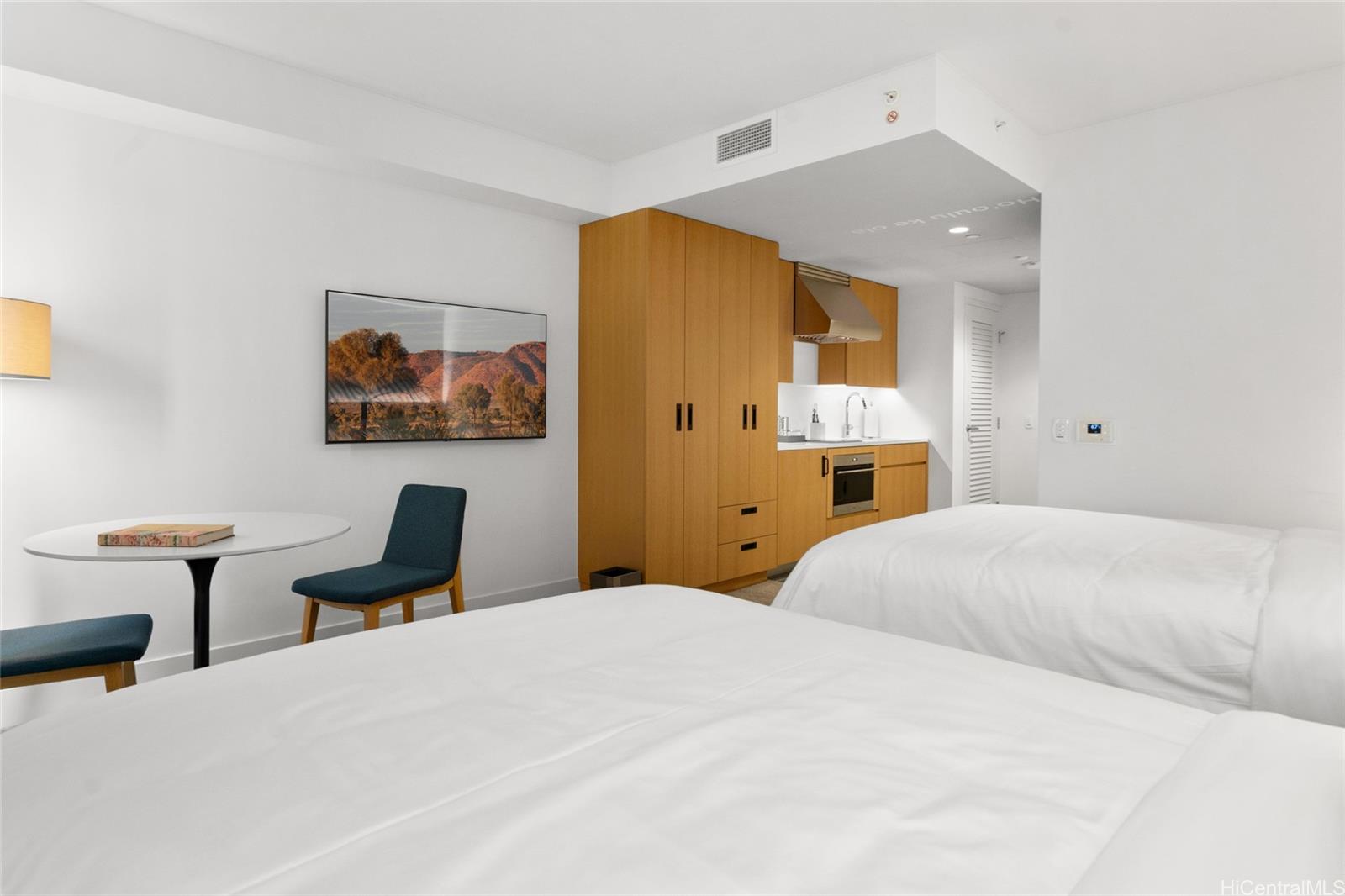 Sky Ala Moana East condo # 3205, Honolulu, Hawaii - photo 4 of 14