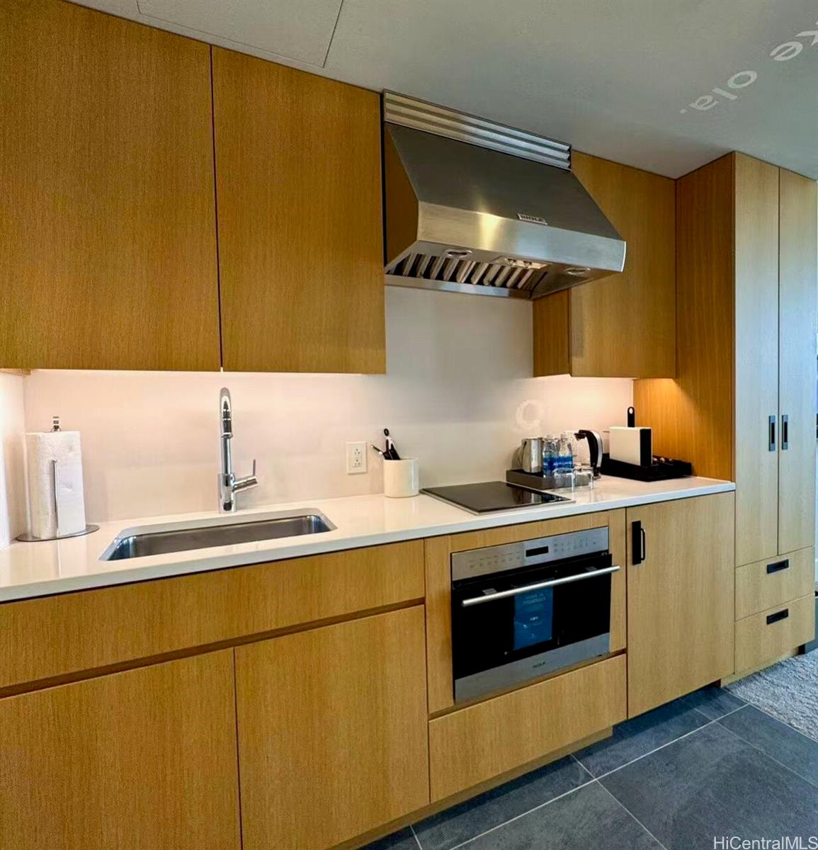 Sky Ala Moana East condo # 3311, Honolulu, Hawaii - photo 2 of 10