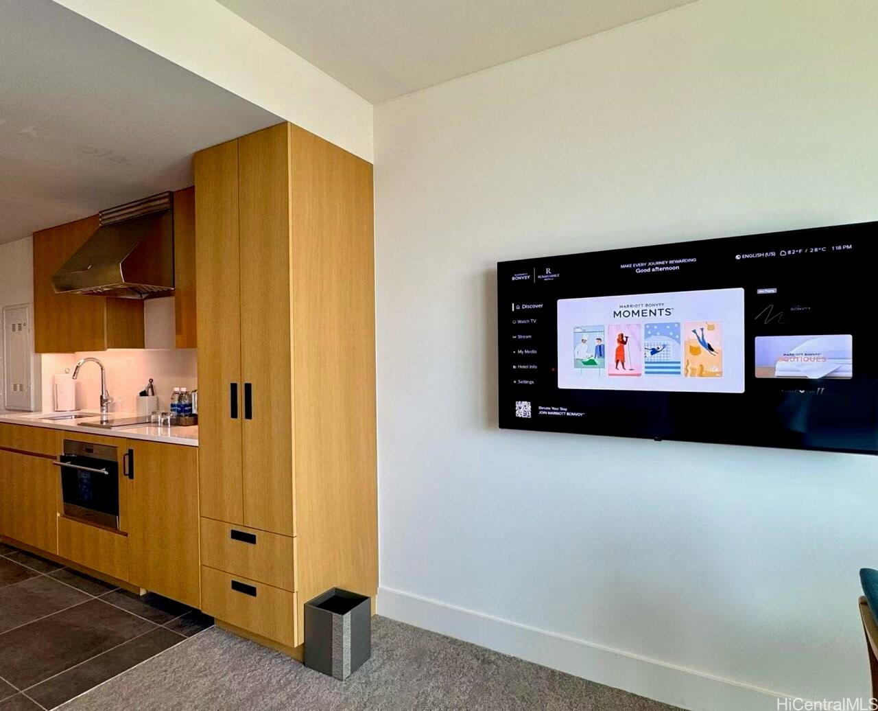 Sky Ala Moana East condo # 3311, Honolulu, Hawaii - photo 3 of 10