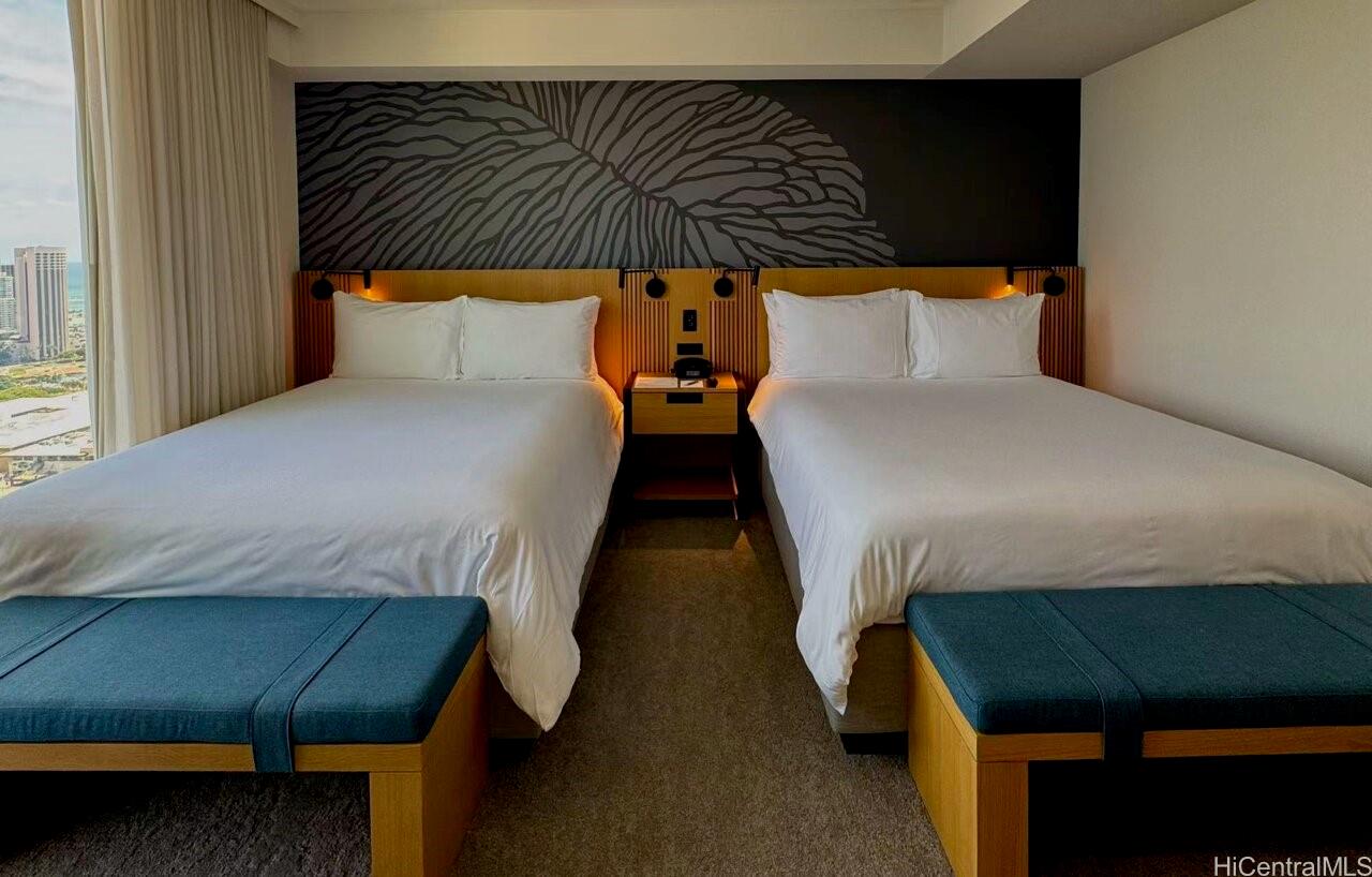 Sky Ala Moana East condo # 3311, Honolulu, Hawaii - photo 4 of 10