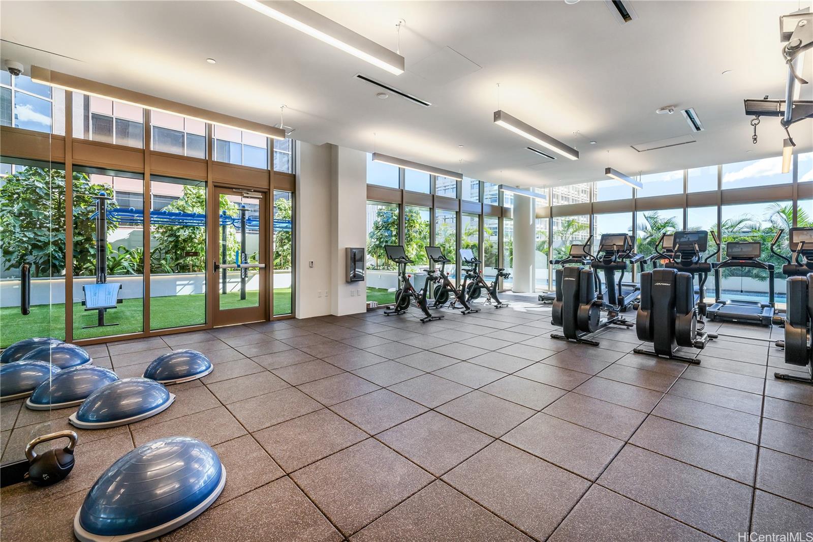 Sky Ala Moana East condo # 3312, Honolulu, Hawaii - photo 15 of 21