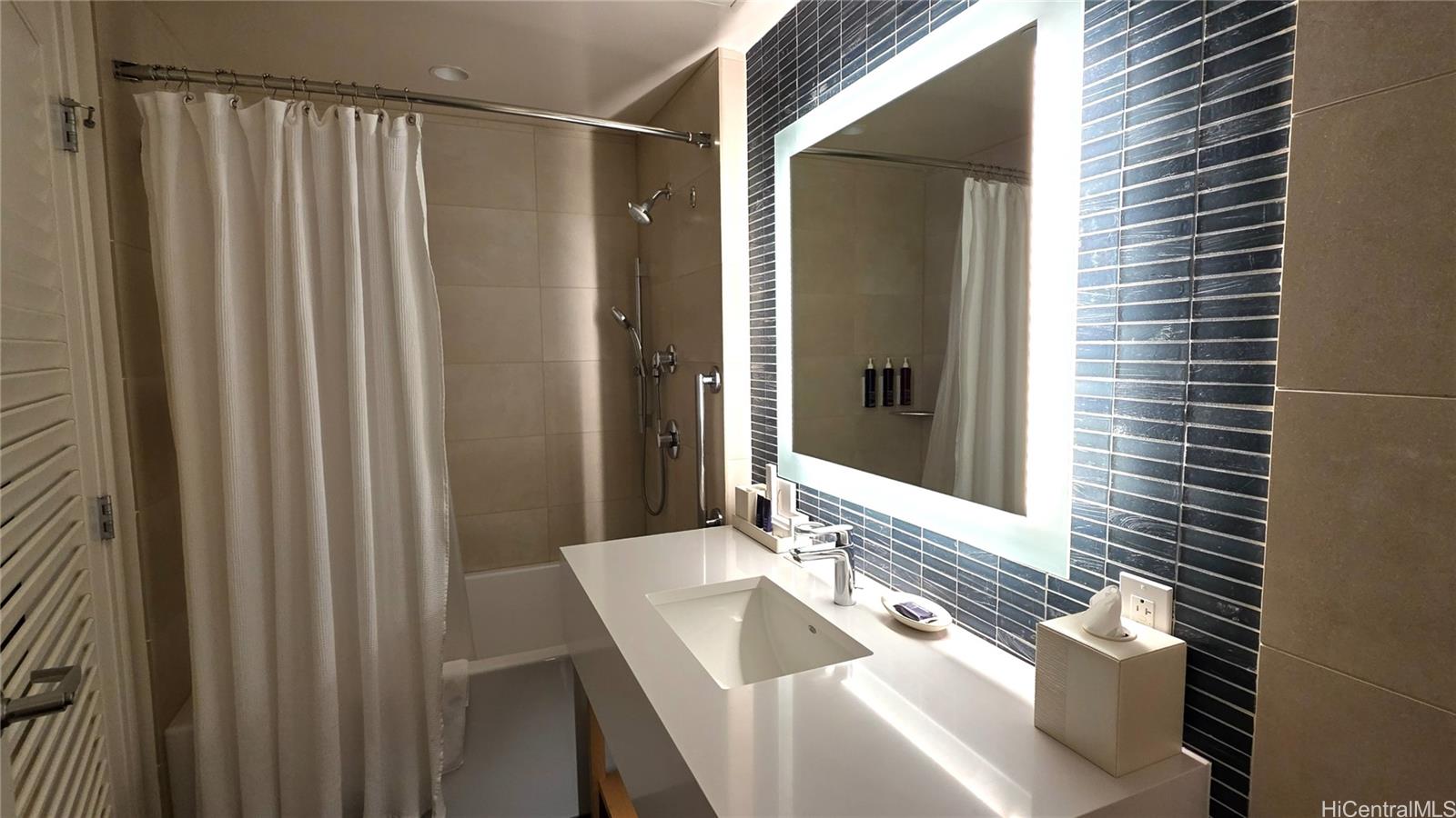 Sky Ala Moana East condo # 3704, Honolulu, Hawaii - photo 12 of 14