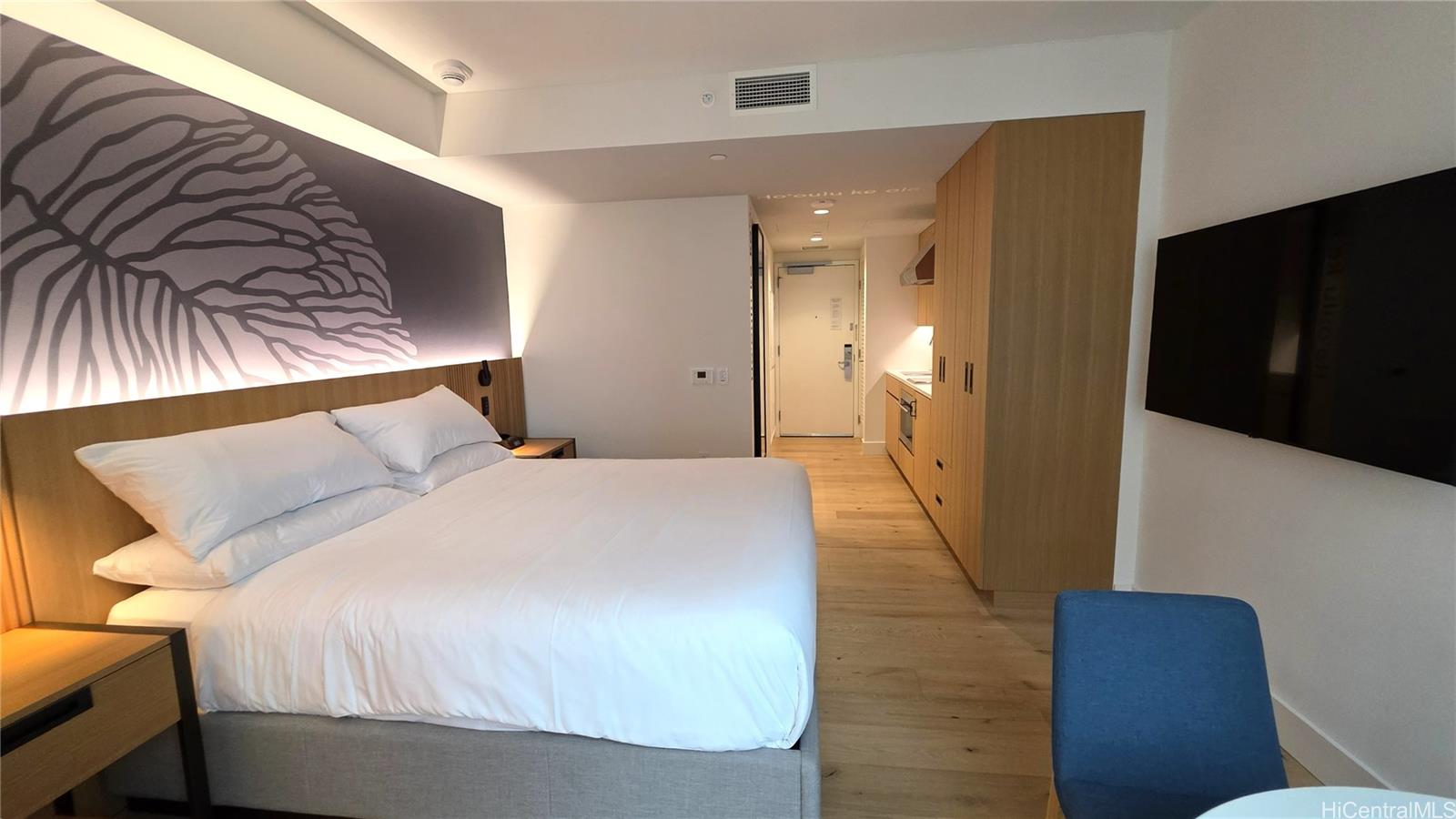 Sky Ala Moana East condo # 3704, Honolulu, Hawaii - photo 4 of 14