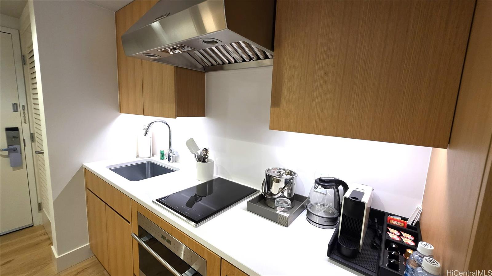 Sky Ala Moana East condo # 3704, Honolulu, Hawaii - photo 10 of 14