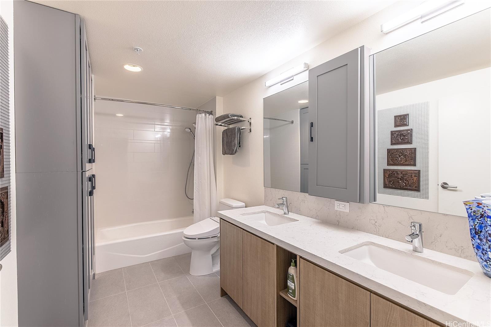 The Central Ala Moana condo # 4201, Honolulu, Hawaii - photo 7 of 13