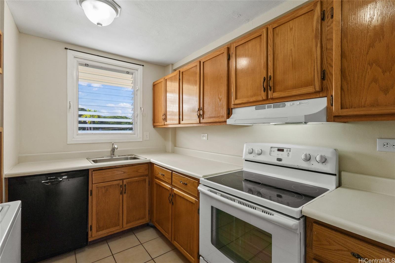 Meridian East condo # 306, Kailua, Hawaii - photo 4 of 22