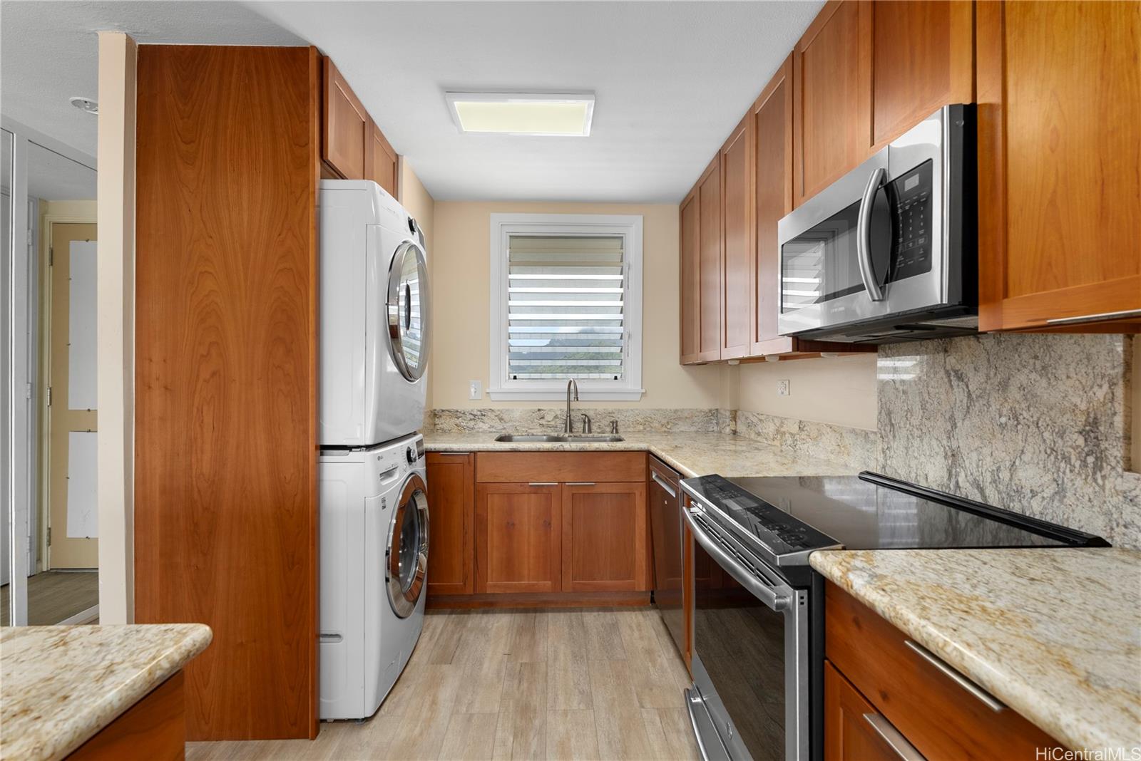 Meridian East condo # 806, Kailua, Hawaii - photo 3 of 25