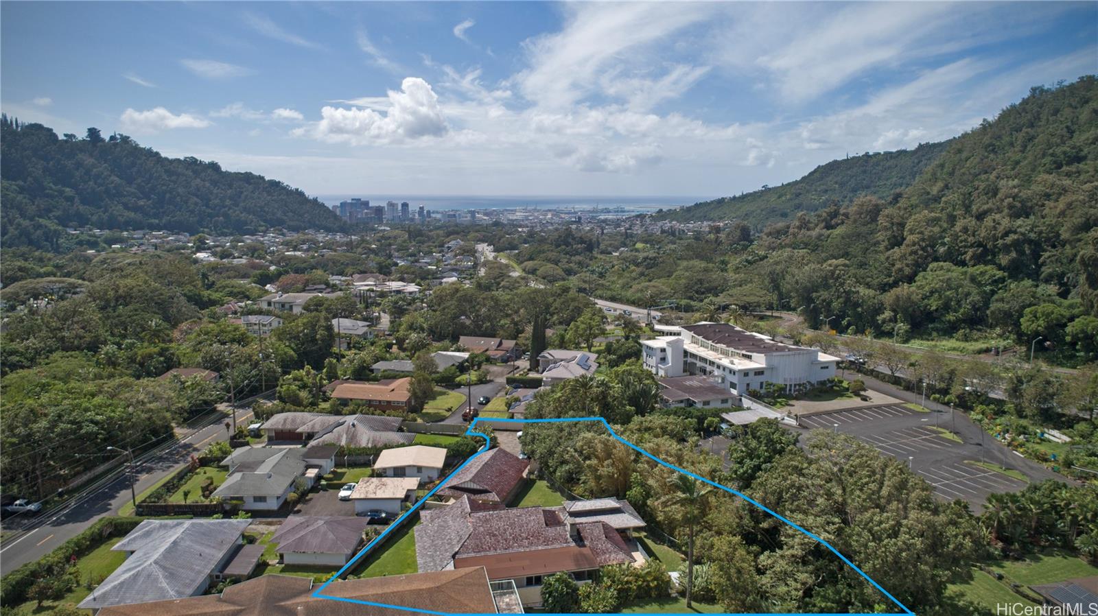 14  Hakumele Pl Old Pali, Honolulu home - photo 2 of 25