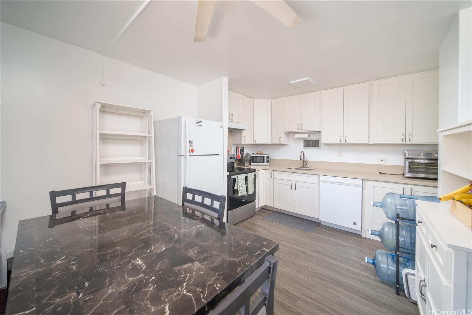 Barclay condo # 102, Honolulu, Hawaii - photo 4 of 25