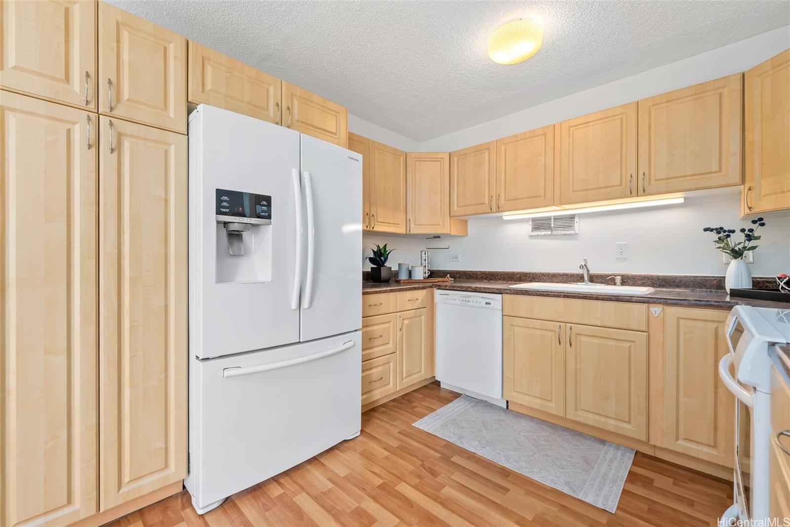 Barclay condo # 505, Honolulu, Hawaii - photo 9 of 19