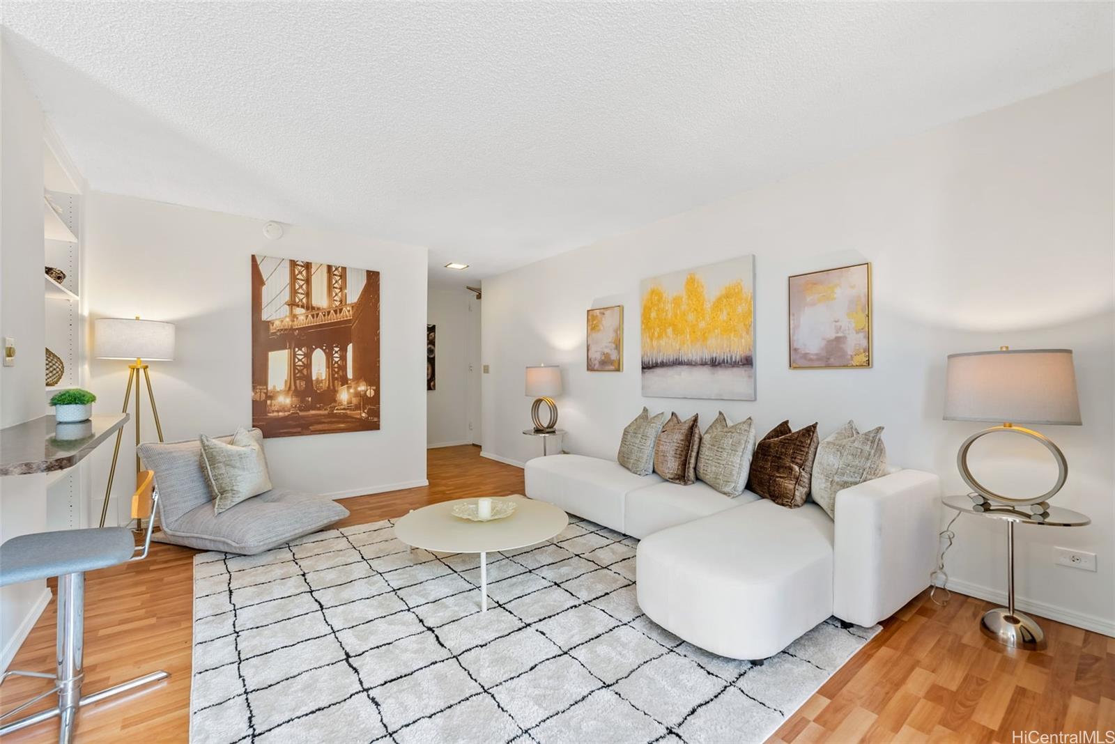 Barclay condo # 505, Honolulu, Hawaii - photo 2 of 19