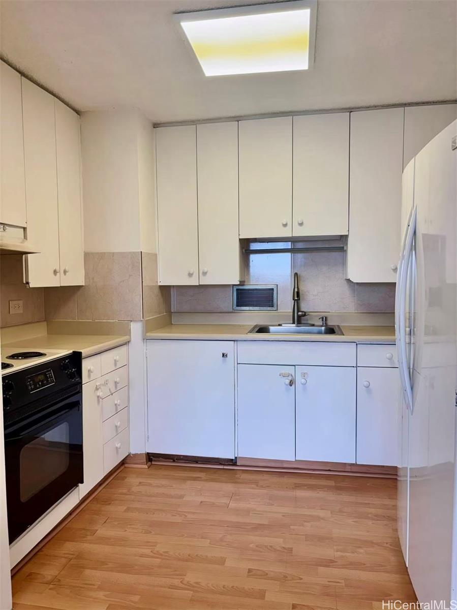 Barclay condo # 703, Honolulu, Hawaii - photo 4 of 9