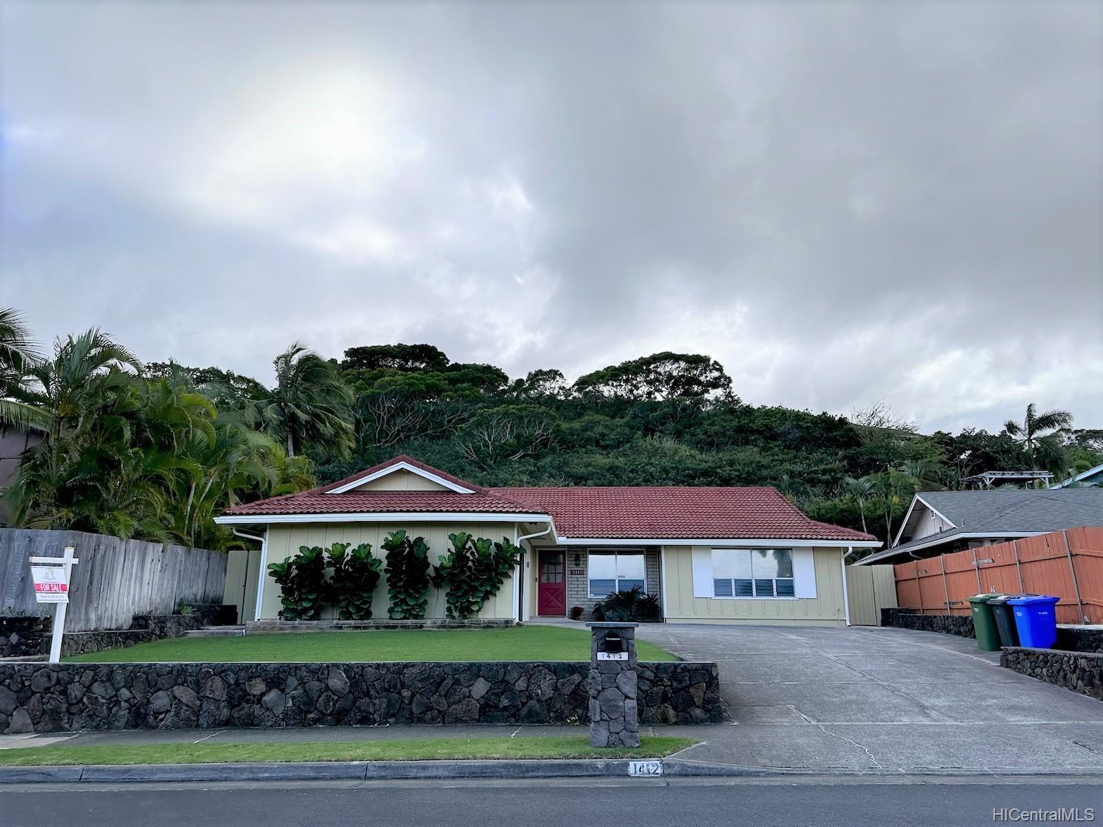 1412  Kina Street Keolu Hills, Kailua home - photo 1 of 25