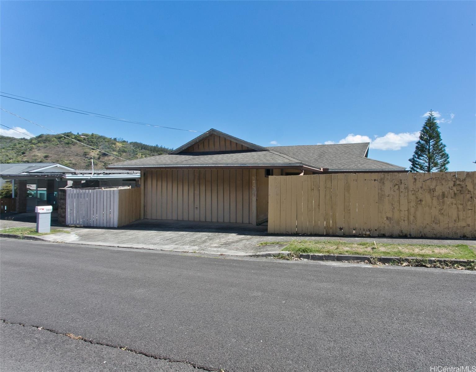 1415  Ala Iolani Street Moanalua Valley, Honolulu home - photo 2 of 5