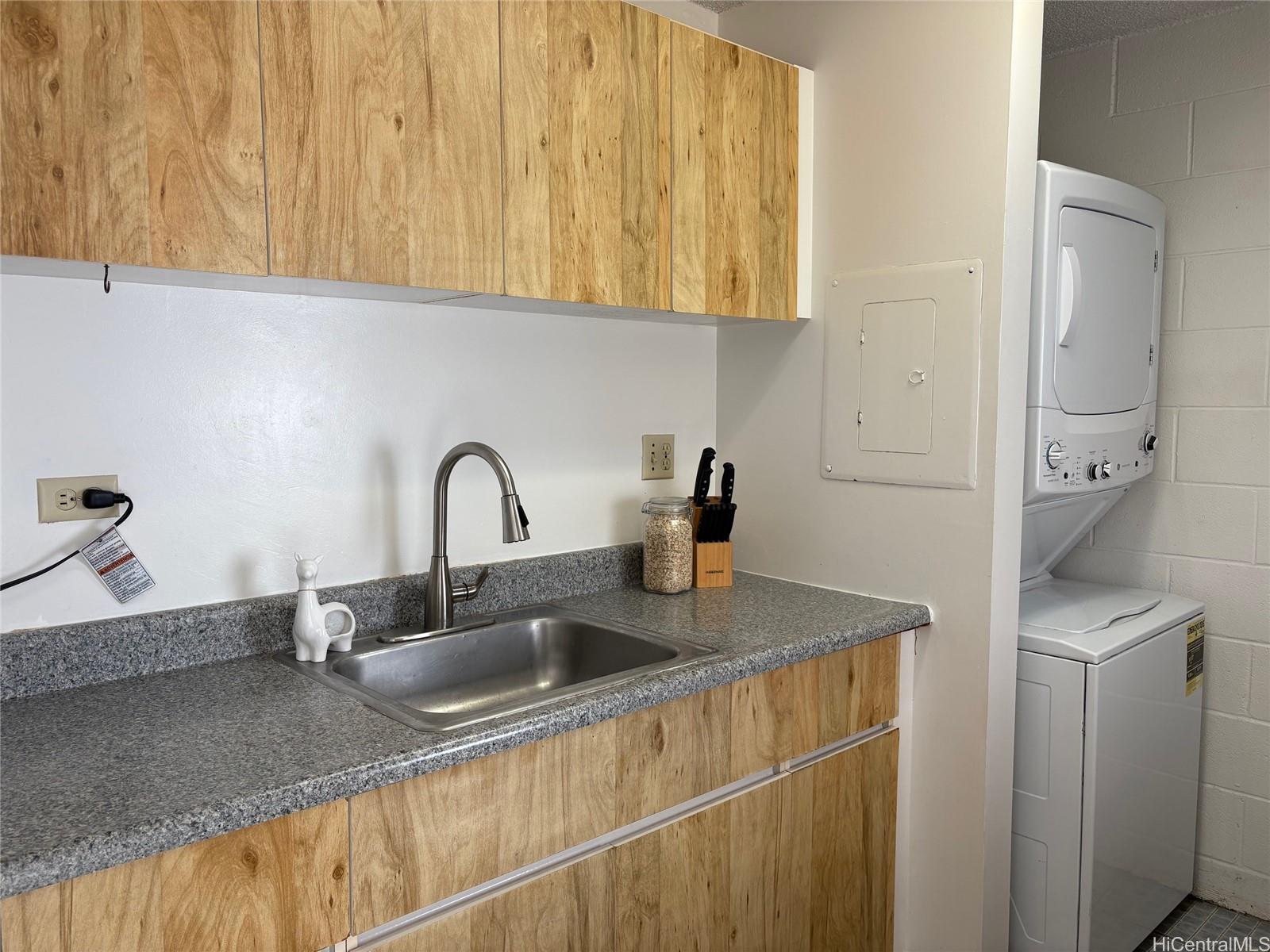 1415 Liholiho Street Honolulu - Rental - photo 6 of 9