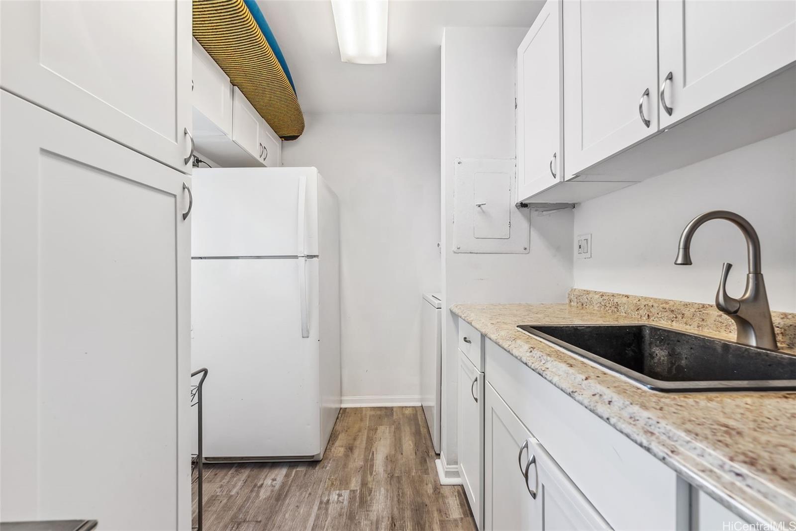 Luna-Liho Towers condo # 407, Honolulu, Hawaii - photo 11 of 24