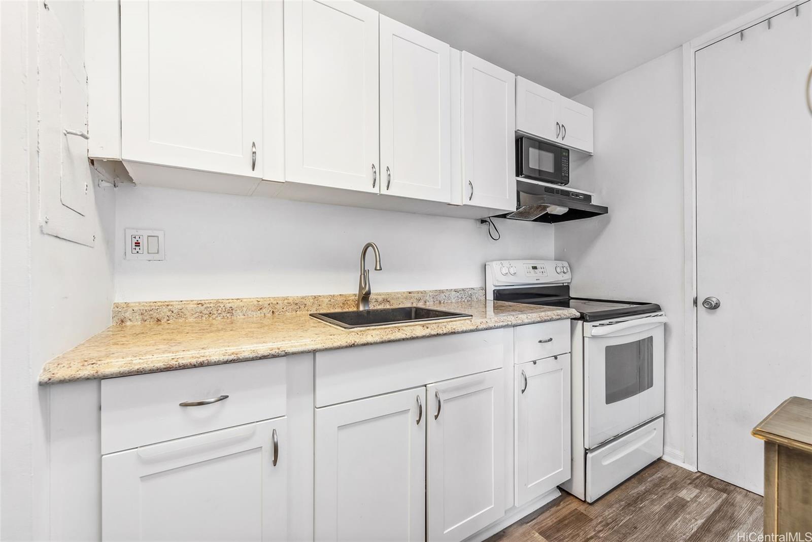 Luna-Liho Towers condo # 407, Honolulu, Hawaii - photo 13 of 24