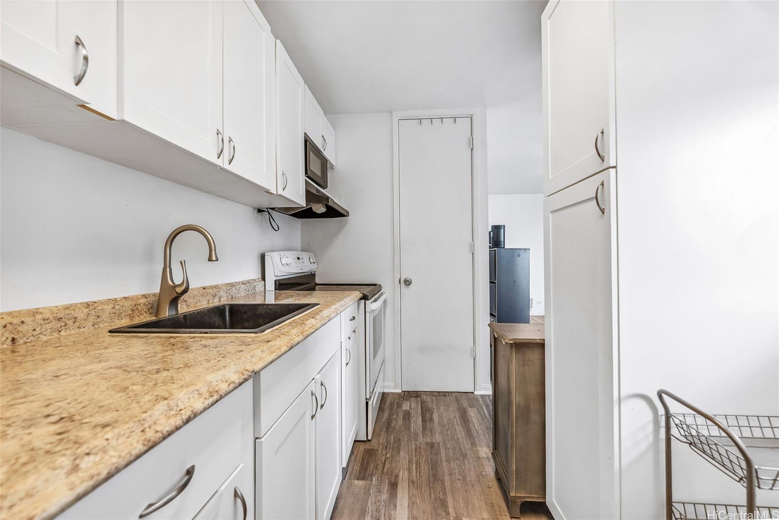 Luna-Liho Towers condo # 407, Honolulu, Hawaii - photo 14 of 24