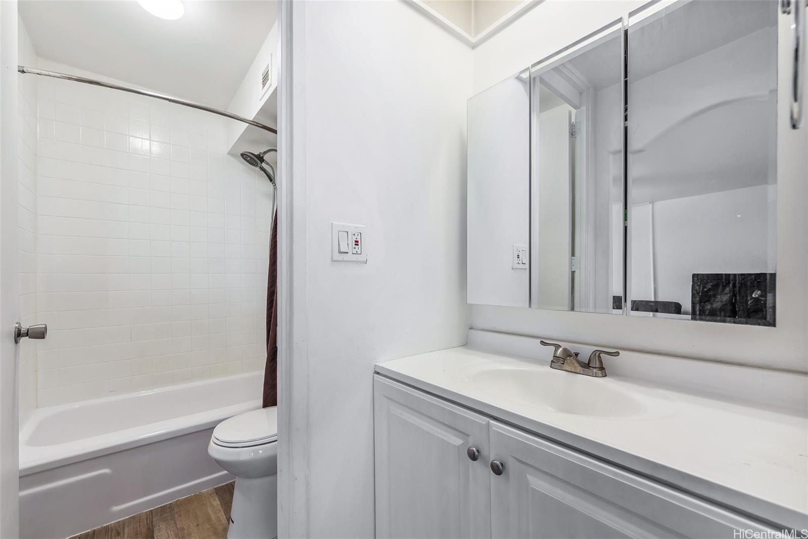 Luna-Liho Towers condo # 407, Honolulu, Hawaii - photo 17 of 24