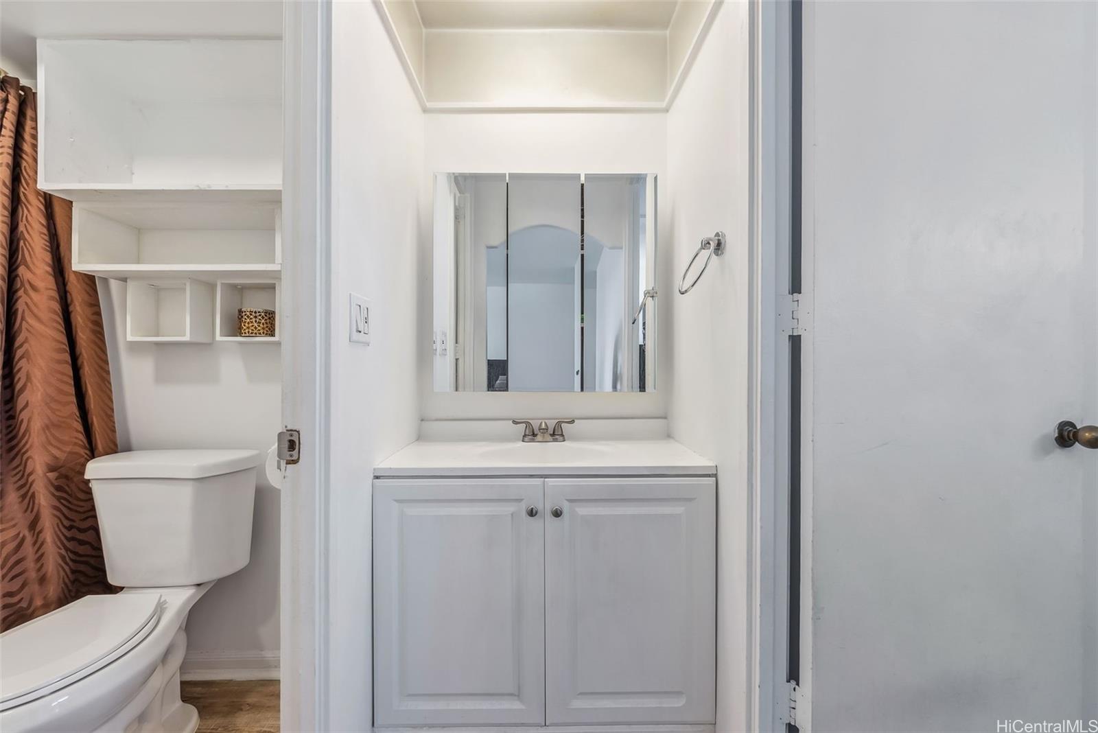 Luna-Liho Towers condo # 407, Honolulu, Hawaii - photo 18 of 24