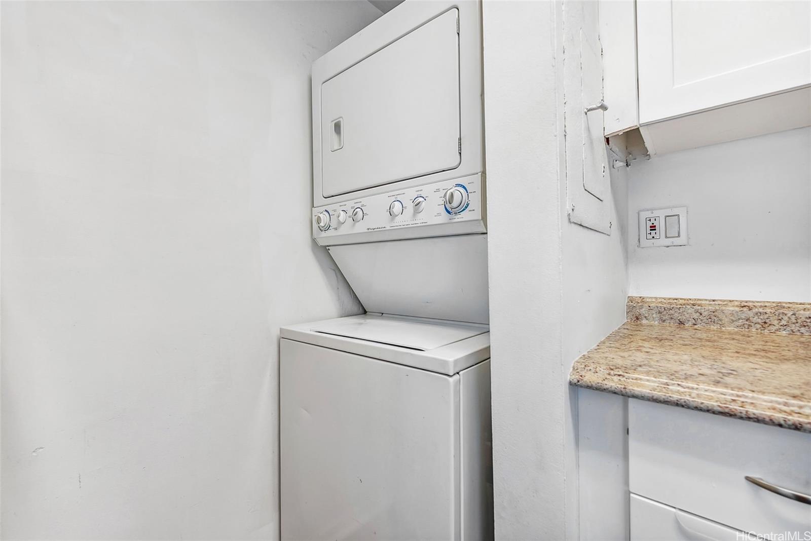 Luna-Liho Towers condo # 407, Honolulu, Hawaii - photo 20 of 24