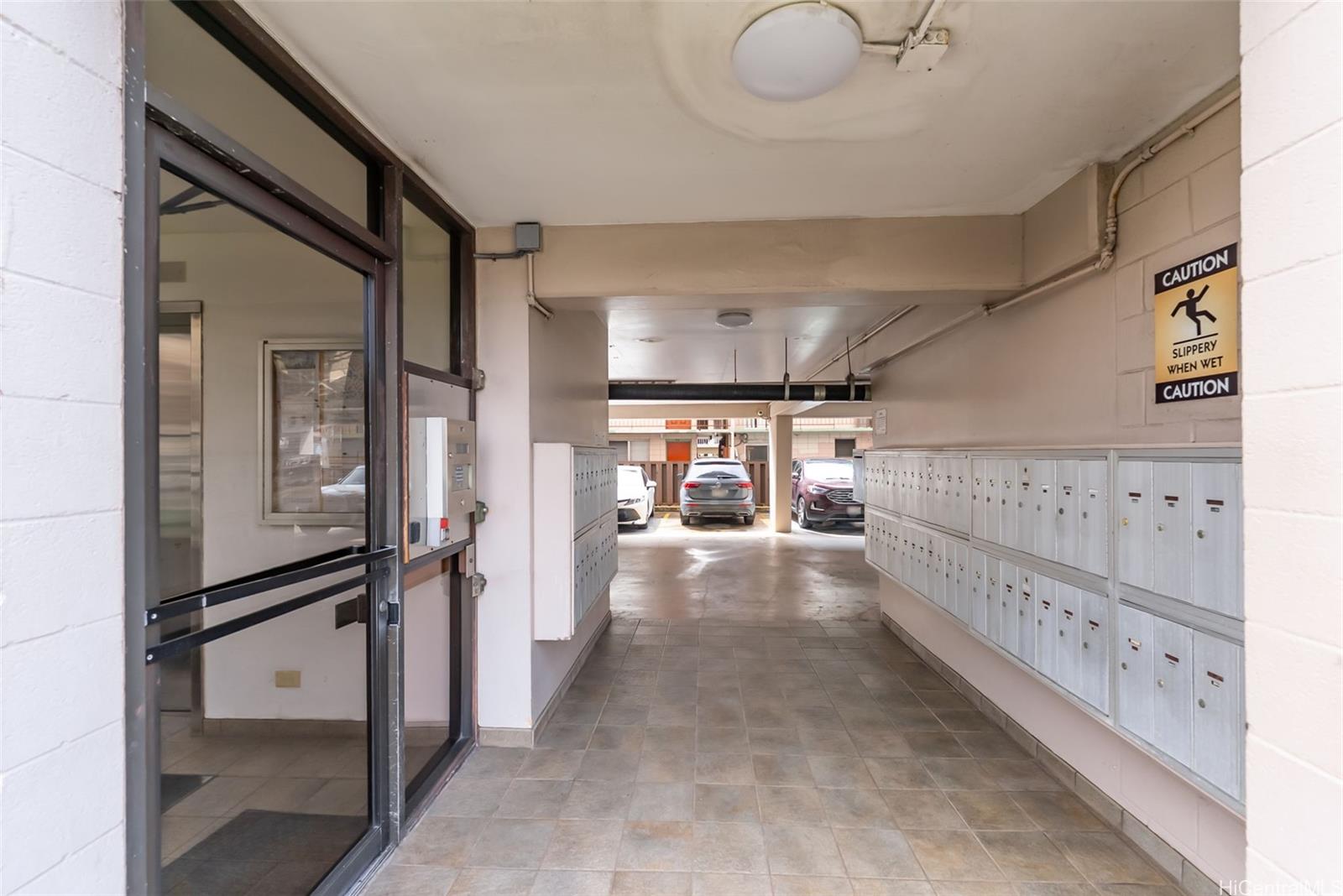 Luna-Liho Towers condo # 407, Honolulu, Hawaii - photo 21 of 24