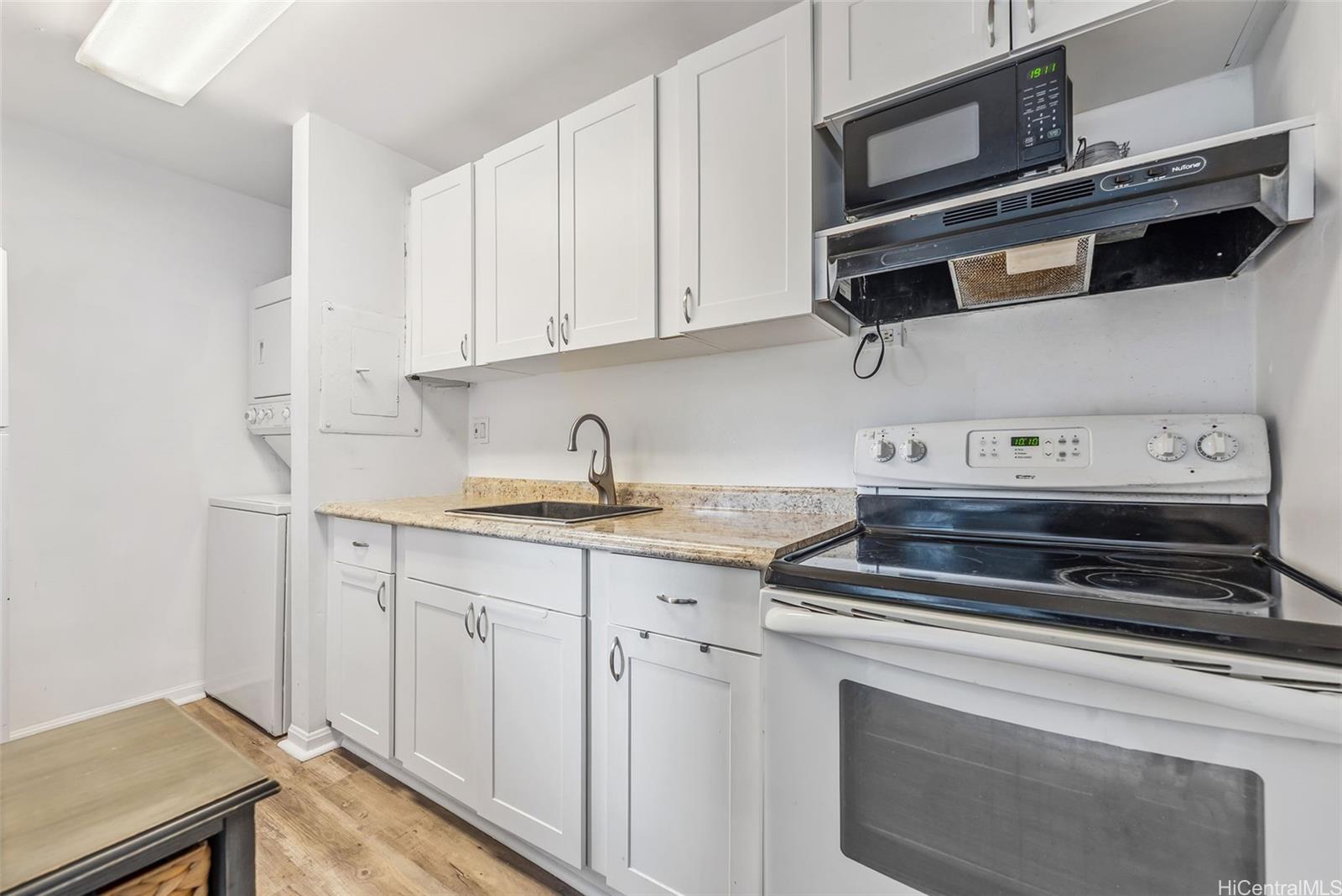 Luna-Liho Towers condo # 407, Honolulu, Hawaii - photo 6 of 24