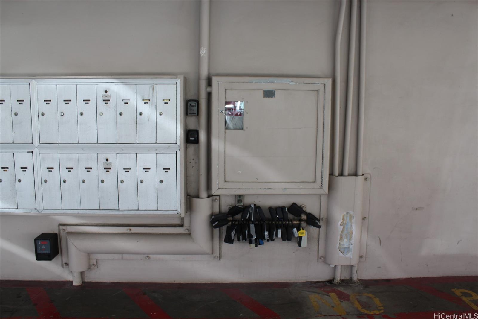 Luna-Liho Towers condo # 704, Honolulu, Hawaii - photo 14 of 14