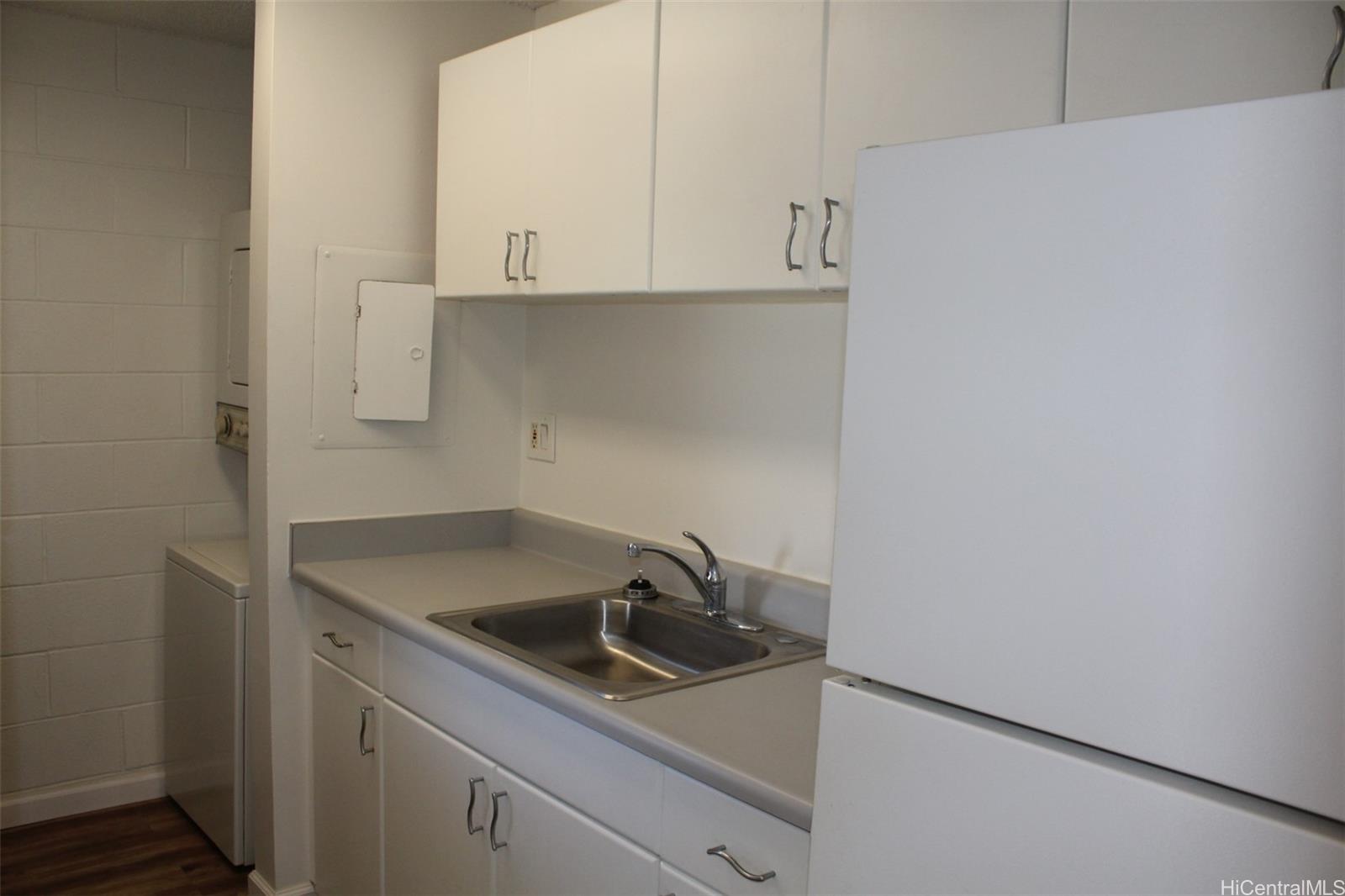 Luna-Liho Towers condo # 704, Honolulu, Hawaii - photo 5 of 14