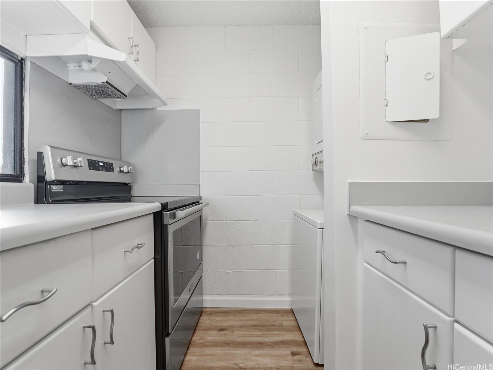 Luna-Liho Towers condo # 704, Honolulu, Hawaii - photo 2 of 17