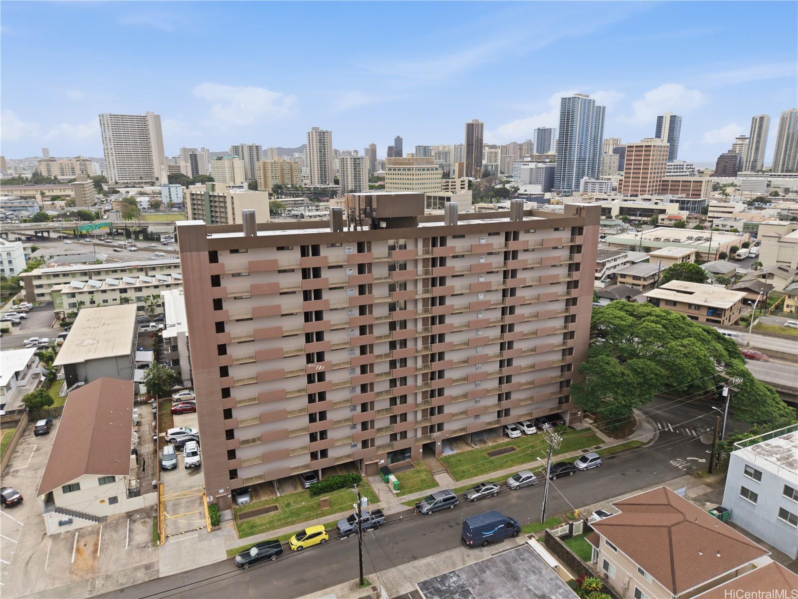 Luna-Liho Towers condo # 704, Honolulu, Hawaii - photo 15 of 17