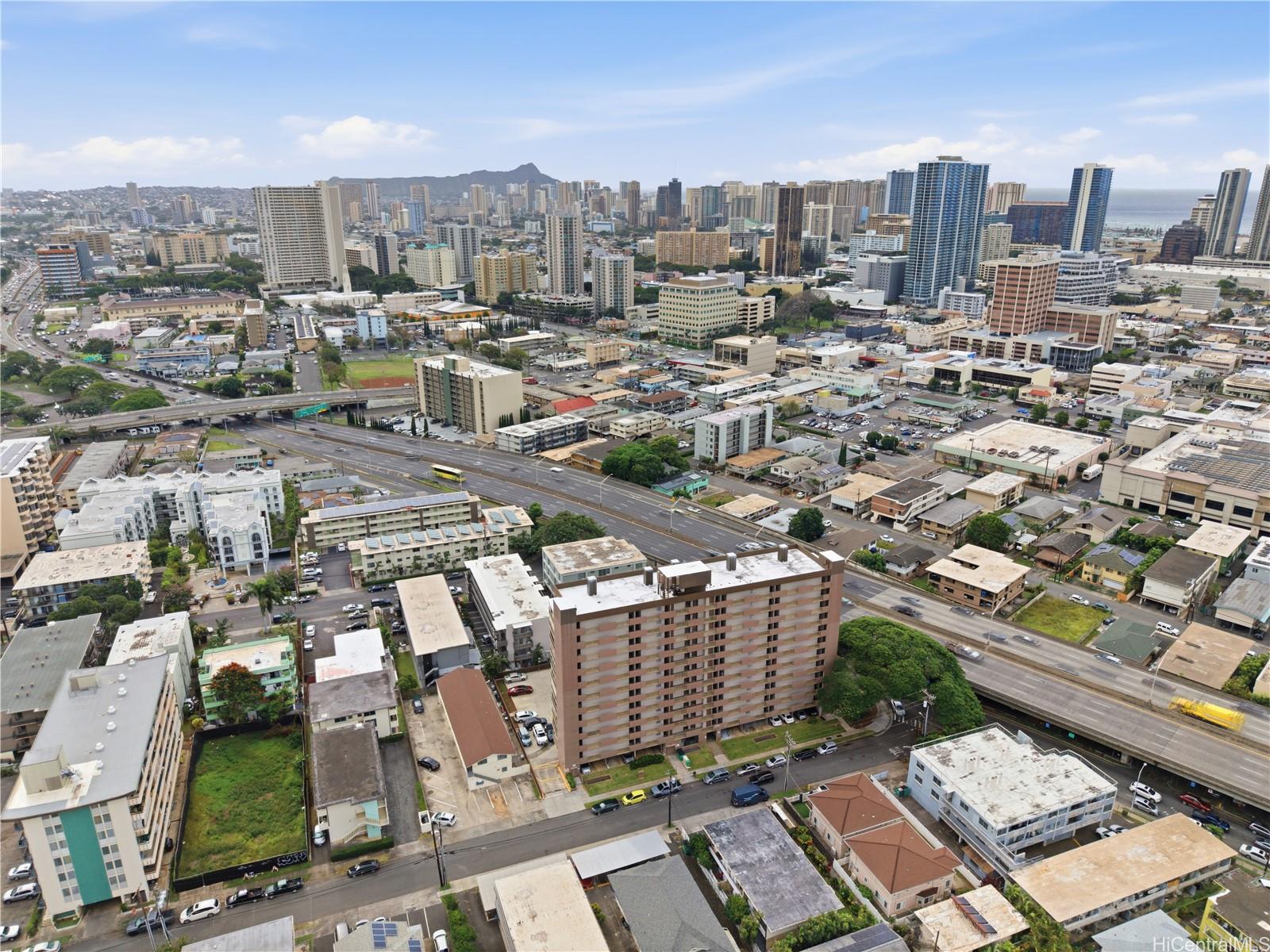 Luna-Liho Towers condo # 704, Honolulu, Hawaii - photo 16 of 17