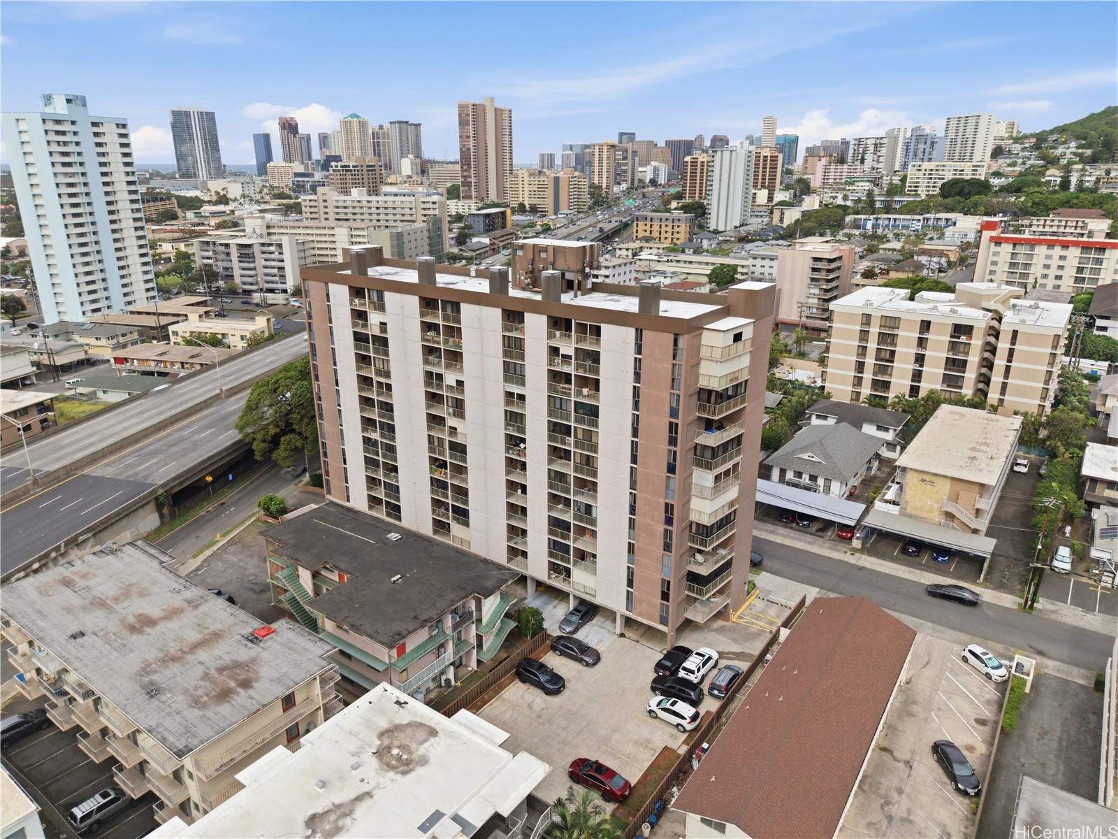 Luna-Liho Towers condo # 704, Honolulu, Hawaii - photo 17 of 17