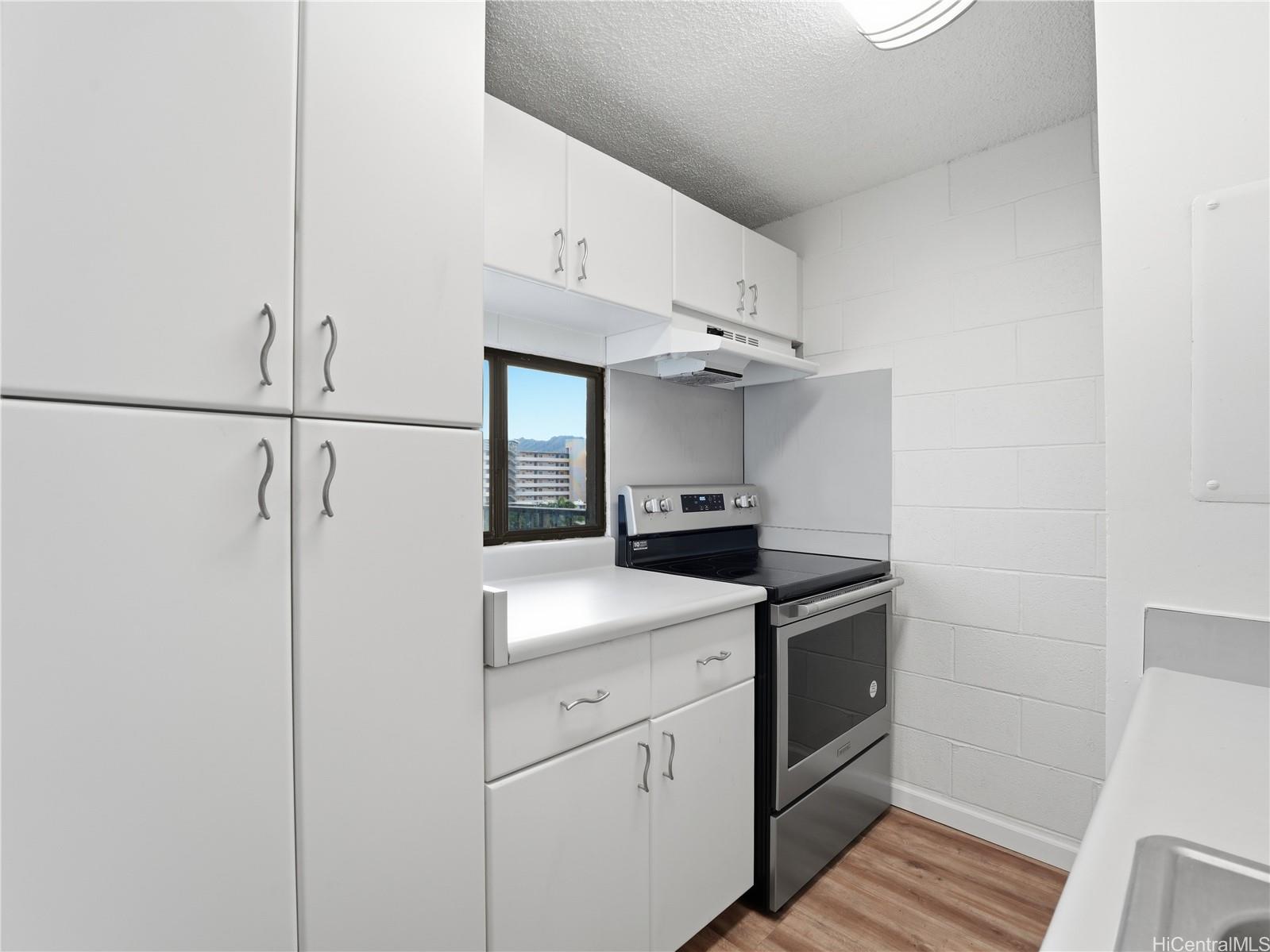 Luna-Liho Towers condo # 704, Honolulu, Hawaii - photo 3 of 17