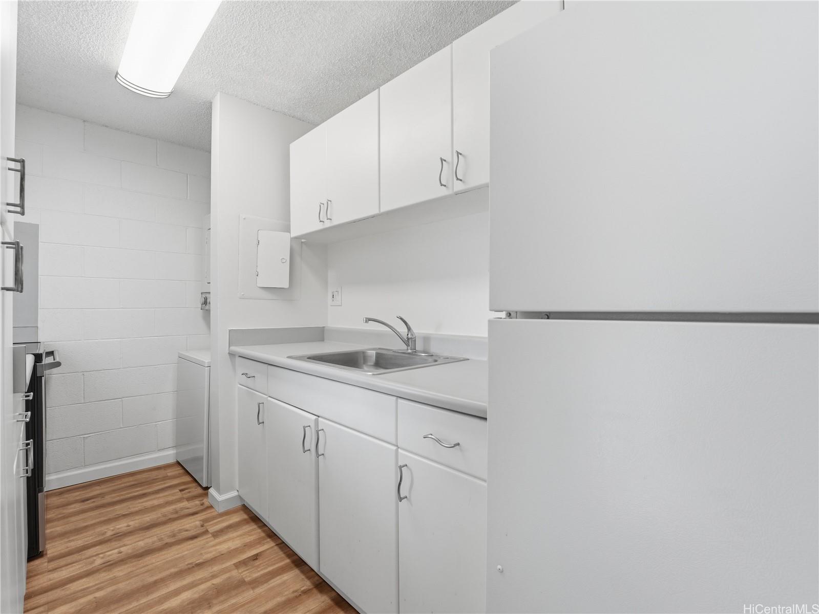 Luna-Liho Towers condo # 704, Honolulu, Hawaii - photo 4 of 17