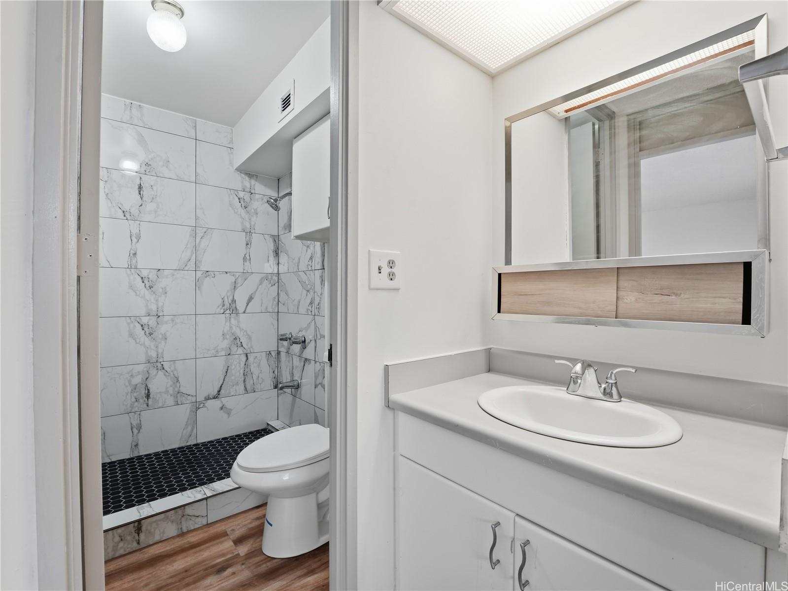 Luna-Liho Towers condo # 704, Honolulu, Hawaii - photo 8 of 17